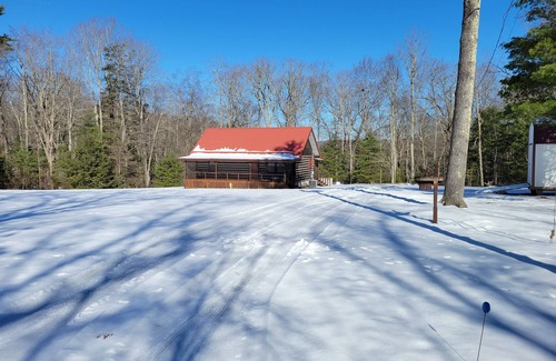 True Cabin | 3 bedroom Log Cabin on 11 acres 3 minutes from Pipestem Resort State Park
