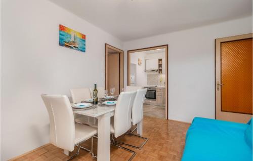 Gostinjac Apartment | 3 Bedroom Lovely Apartment In Dobrinj