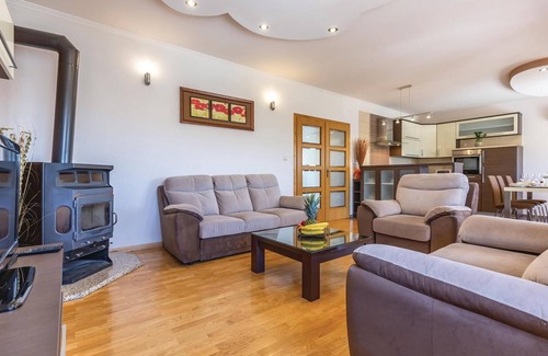 Prolozac House | 3 bedroom lovely home in Ricice