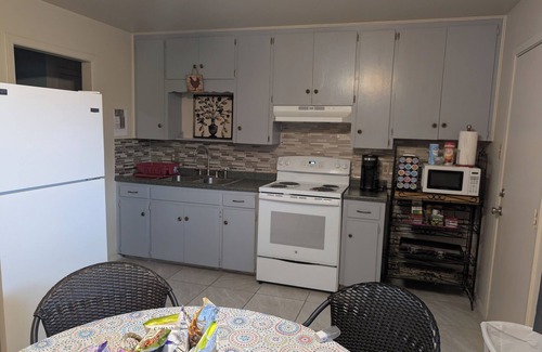 Rockdale Apartment | 3-bedroom Make yourself home while in Rockdale B
