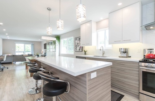 Lynn Valley House | 3 Bedroom Modern Family Home
