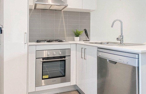 Clayton House | 3 Bedroom Modern Living in the Centre of Clayton!