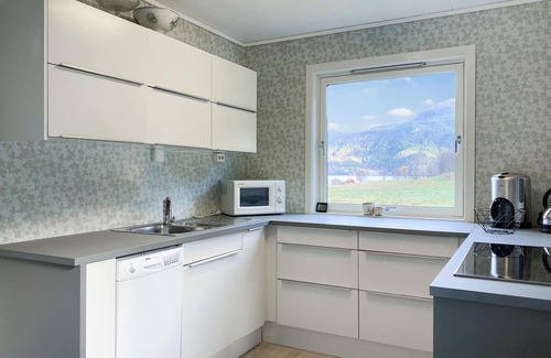 Aure House | 3 bedroom nice home in Mjosundet
