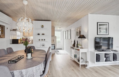 Hou House | 3 bedroom nice home in Hals