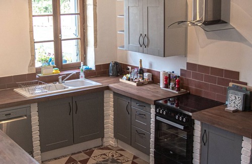 Cersay House | 3 bedroom pet friendly traditional stone house