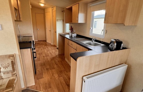 Towyn Ski Chalet | 3 bedroom, pet friendly, Lyons Winkups, Towyn