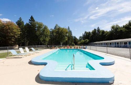 Salsbury Cove Apartment | 3 Bedroom Pool PlayArea CampFire Cozy Apt