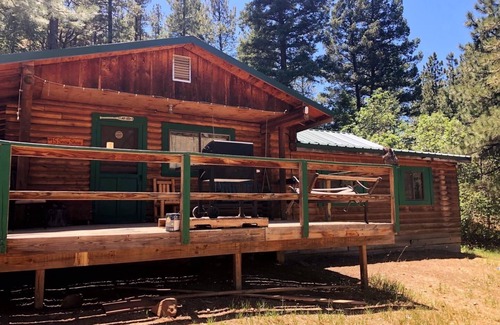 Weston Cabin | 3 Bedroom Snowshoe Log Cabin