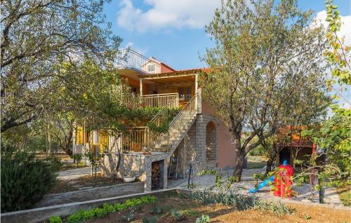 Skradin Apartment | 3 Bedroom Stunning Apartment In Skradin