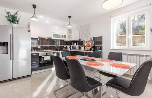 Smrika House | 3 bedroom stunning home in Smrika