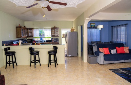 Rhyne Park Village House | 3-bedroom townhome in lovely St.Bran's Burg with WiFi, fitness room