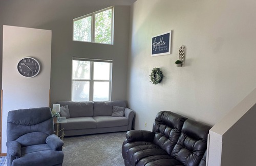 Ainsworth House | 3-bedroom townhome in lovely Ainsworth with AC, WiFi