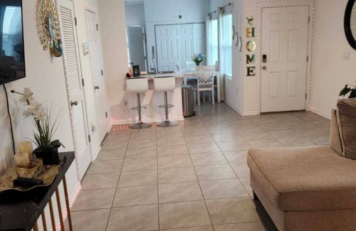 Northside House | 3-bedroom townhome in brilliant Jacksonville with WiFi, AC perfect distance.