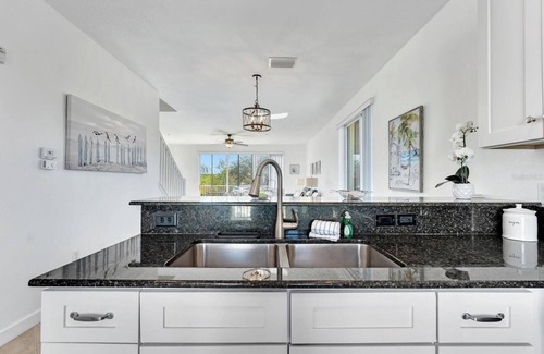 Sarasota House | 3-bedroom townhome, walk to the beach, family freindly