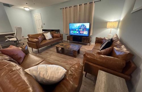 Charlotte Apartment | 3 Bedroom Townhouse-Max 8 guests