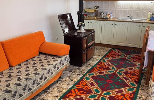 Korce House | 3 Bedroom V with Private Garage in the Center of Korça City with WiFi, AC