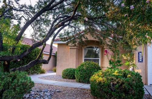 Nor Este House | 3-bedroom vacation home near Balloon Fiesta Park.