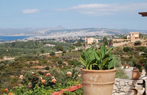 Agia Villa | 3-bedroom Villa Athina with a private (heated) pool