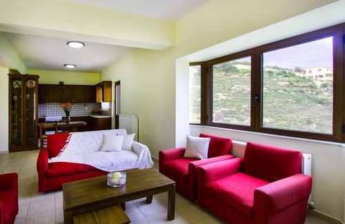 Megala Chorafia Villa | 3-bedroom Villa On Top