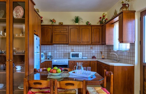 Megala Chorafia Villa | 3-bedroom Villa On Top