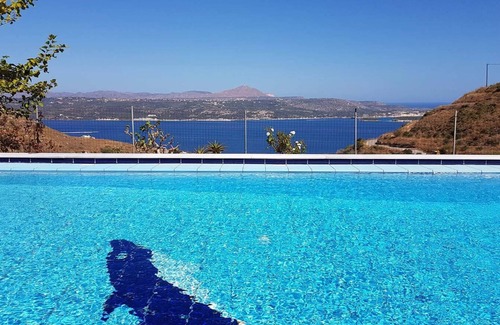 Megala Chorafia Villa | 3-bedroom Villa On Top