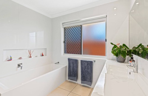 Maroochydore House | 3 bedroom Waterfront Gem on Maroochydore Canal