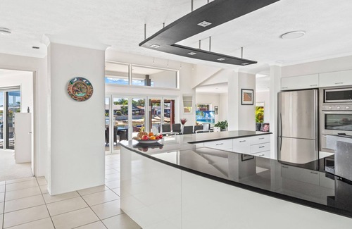 Maroochydore House | 3 bedroom Waterfront Gem on Maroochydore Canal