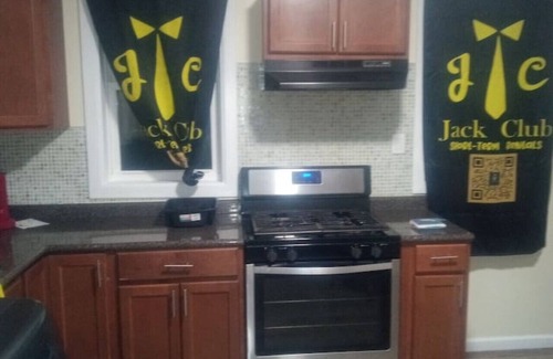 Schenectady Apartment | 3 bedroom with free parking