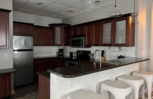 Watford City Apartment | 3 Bedroom with Jacuzzi and daily breakfast!