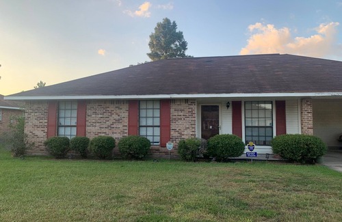 Park Forest - LA North House | 3 Bedroom Within 10 Miles of 4 Major Hospitals