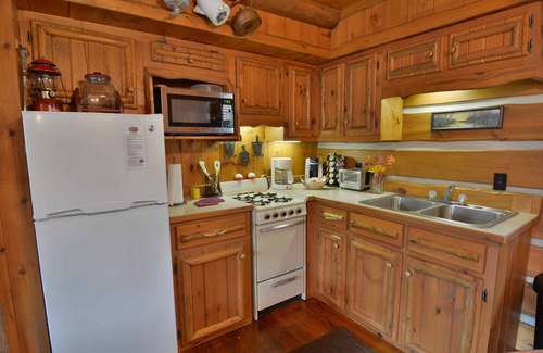 Hayward House | 3 BEDROOMS 1.5 BATHROOM SLEEPS 8