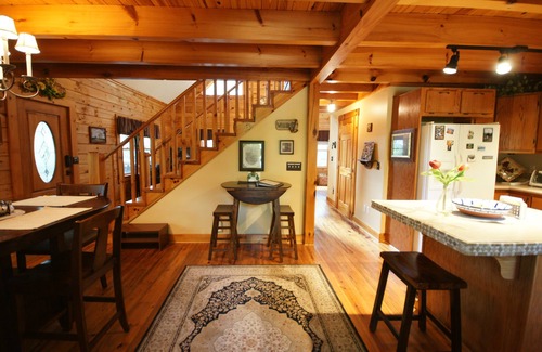 Skyland Cabin | 3 Bedrooms, 2½ baths, mountain cabin dog-friendly