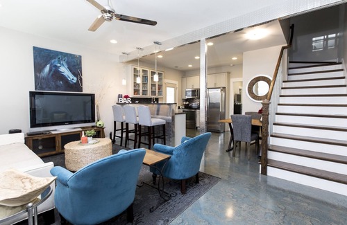 Talbot's Corner House | 3 BEDROOMS/3 BATHROOMS - ONLY 3 Miles to DWTN with VIEW!