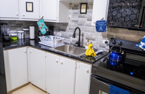 Cane Hill House | 3 Bedrooms in paradise w/fruit trees 3 mins-Oistins!
