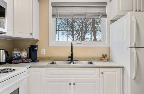 Victoria Park Condo | 3 Beds (Queen) Free Underground Parking, AC, Riverwalk, Saddledome, 2 bedrooms