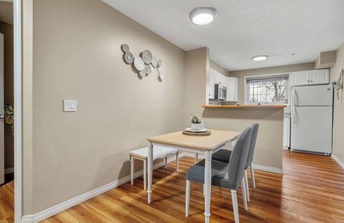 Victoria Park Condo | 3 Beds (Queen) Free Underground Parking, AC, Riverwalk, Saddledome, 2 bedrooms