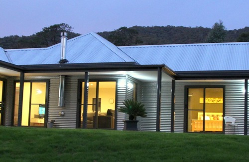 Bright Cottage | 3 Bells Alpine Cottage