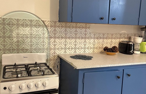 Flag Hill Apartment | 3-BR Cozy Tropical Gem- Walkable- Mins Away from Downtown St Thomas w. AC & WiFi