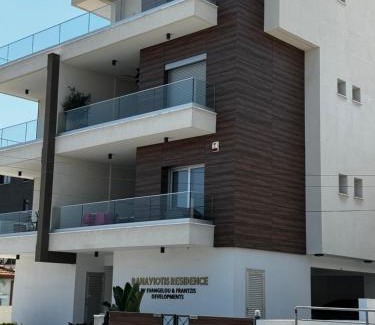 Agios Athanasios Apartment | 3 Br Penthouse Jacuzzi Seaview