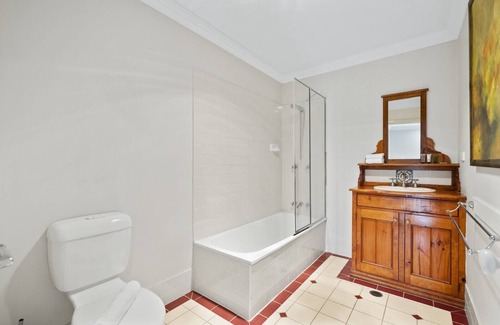 Hamilton House | 3 BR Townhouse w/ Private Courtyard & Parking!
