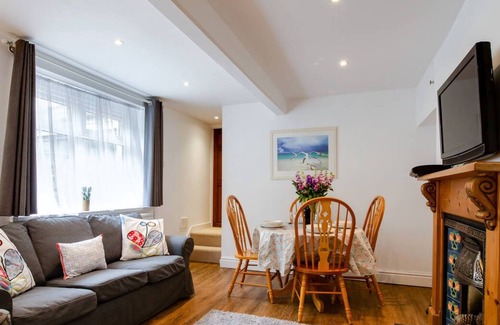 Nantgarw House | 3 Cardiff Road in the beautiful Cardiff