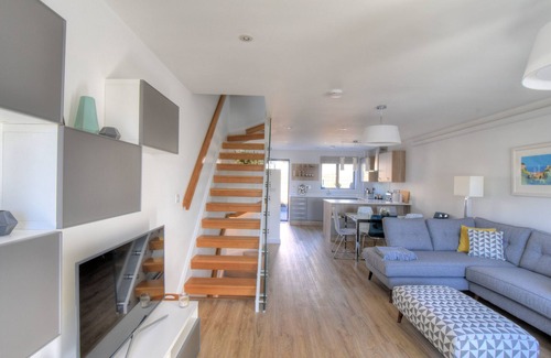 Seaton House | 3 GROVE MEWS, family friendly, with a garden in Seaton, Devon