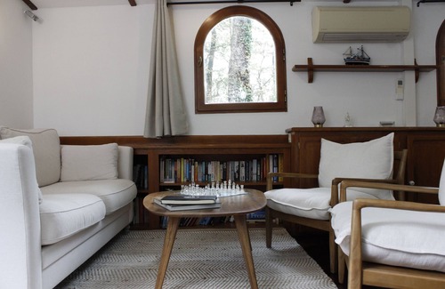Villepinte Boat Rental | 3 guest cabins in a real luxury barge