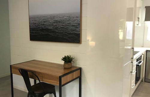Hermit Park Apartment | #3 Haven on Hughes 2BR Clean Peaceful Close to City