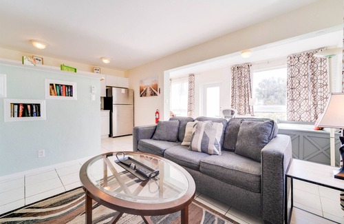 Edgewood Apartment | #3 Heated Pool, Large Yard, 1BR+sunroom/office