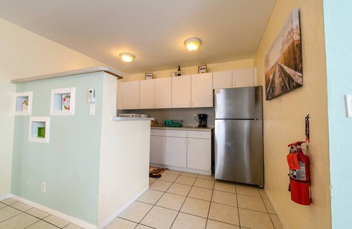 Edgewood Apartment | #3 Heated Pool, Large Yard, 1BR+sunroom/office