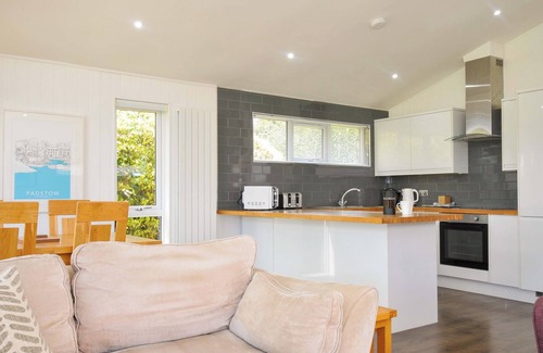 Dobwalls Cottage | 3 HORIZON VIEW, pet friendly, luxury holiday cottage in Dobwalls