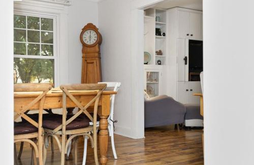 Prairie Lea House | 3 Houses 30 guests Country 14 acre Pecan Orchard