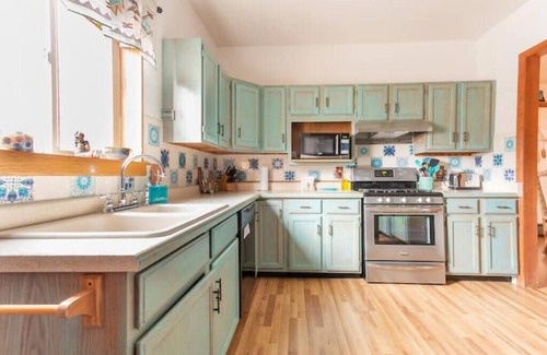 Grand Junction House | 3 King Beds-Hot Tub-Firepit-Historic-Downtownn