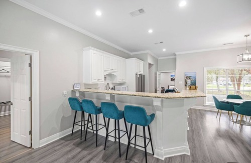 Ponchatoula House | 3 Kings, Pool house Suite, Hot Tub, & Game Room